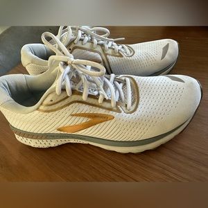 Brooks Adrenaline GTS 22 - White/Gold- Size 10.5 US Womens